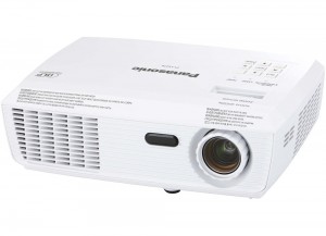 Projector Panasonic PT-LX270E DLP Απόλαυσε HD εικόνα & κινηματογραφική απόλαυση για ταινίες και αθλητικά. Με την τελευταία τεχνολογία DLP, ο PT-LX270E της Panasonic παρέχει προβολή μοναδικής ποιότητας.