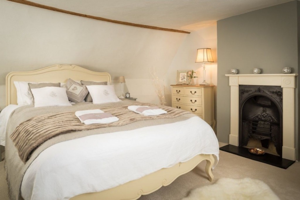 Το υπνοδωμάτιο έχει και αυτό τζάκι