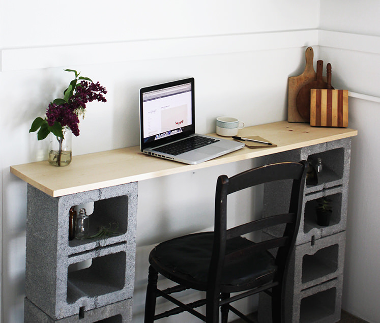 Simple-DIY-Desk-made-from-upcycled-cinder-blocks