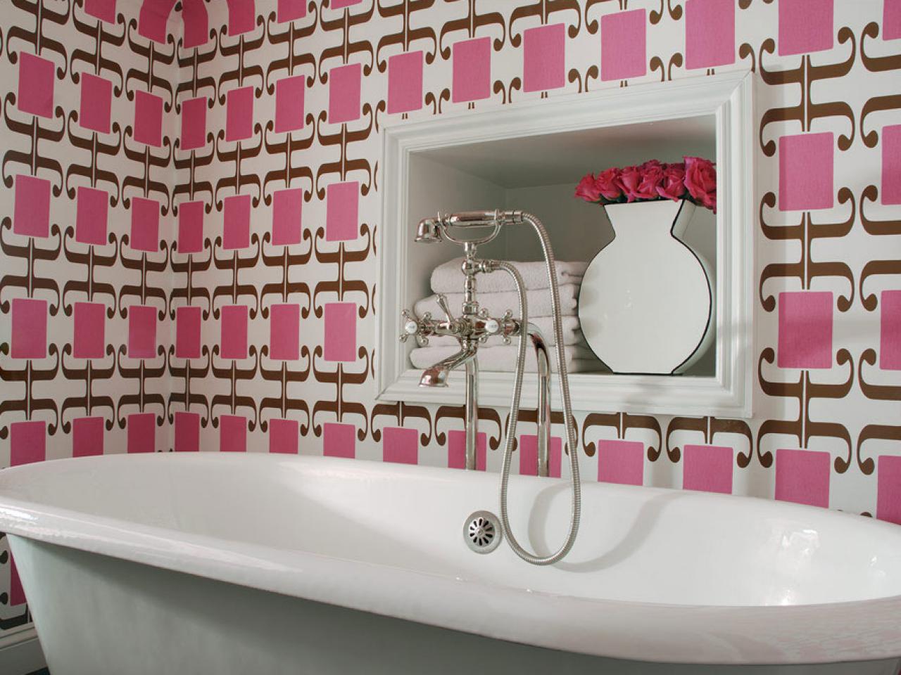 Original_Colorful-Bathrooms-Caldwell-Flake-Interior-Design-Pink-Wallpaper_s4x3.jpg.rend.hgtvcom.1280.960