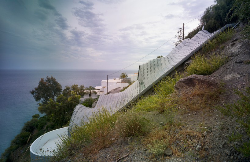 gilbartolome-architects-house-on-the-cliff-granada-designboom-03