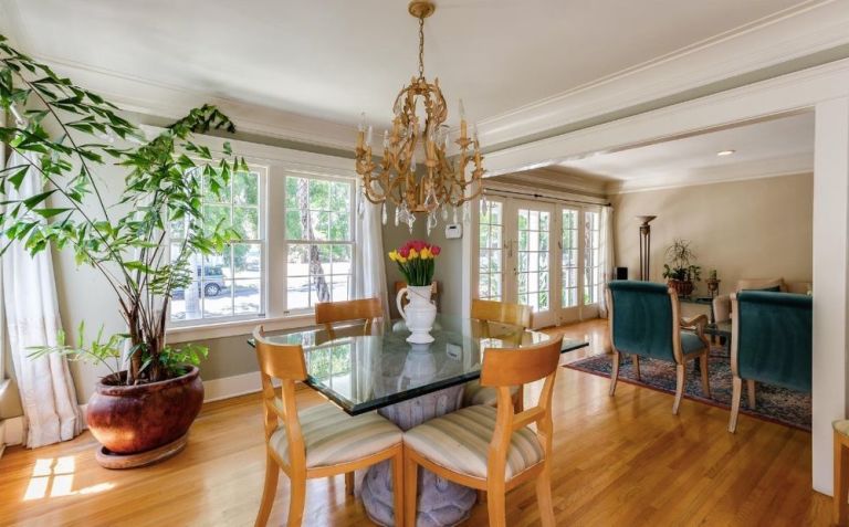 gallery-1472065081-lucille-ball-dining-room