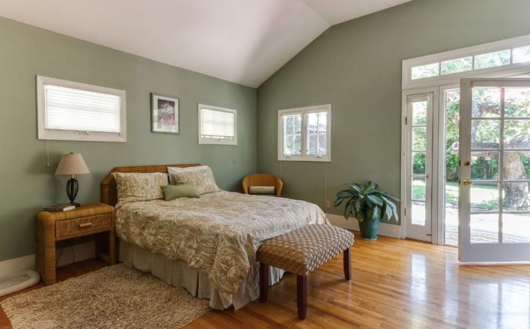gallery-1472065370-lucille-ball-master-bedroom