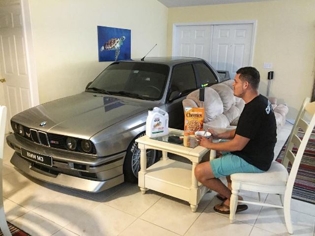 bmw-m3-e30-home-living-room-3