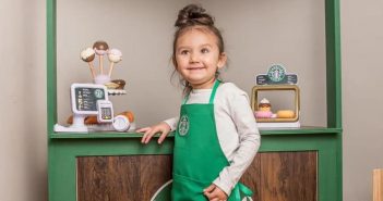 Μαμά φτιάχνει εντυπωσιακό playroom με θέμα Starbucks για την κόρη της