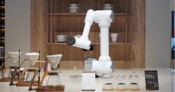 Τα υπερσύγχρονα LG Robots έρχονται για να αναβαθμίσουν την καθημερινότητα των επαγγελματιών και των πελατών τους
