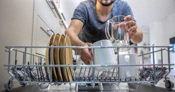 Συνηθισμένα λάθη που κάνουμε με το πλυντήριο πιάτων μας