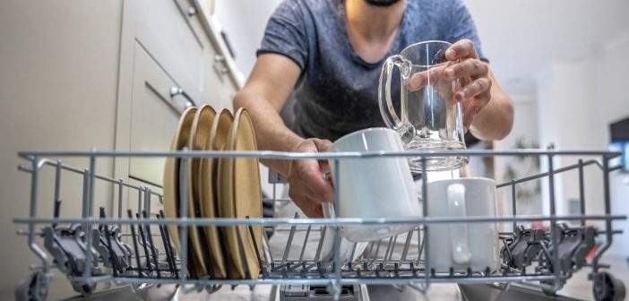 Συνηθισμένα λάθη που κάνουμε με το πλυντήριο πιάτων μας