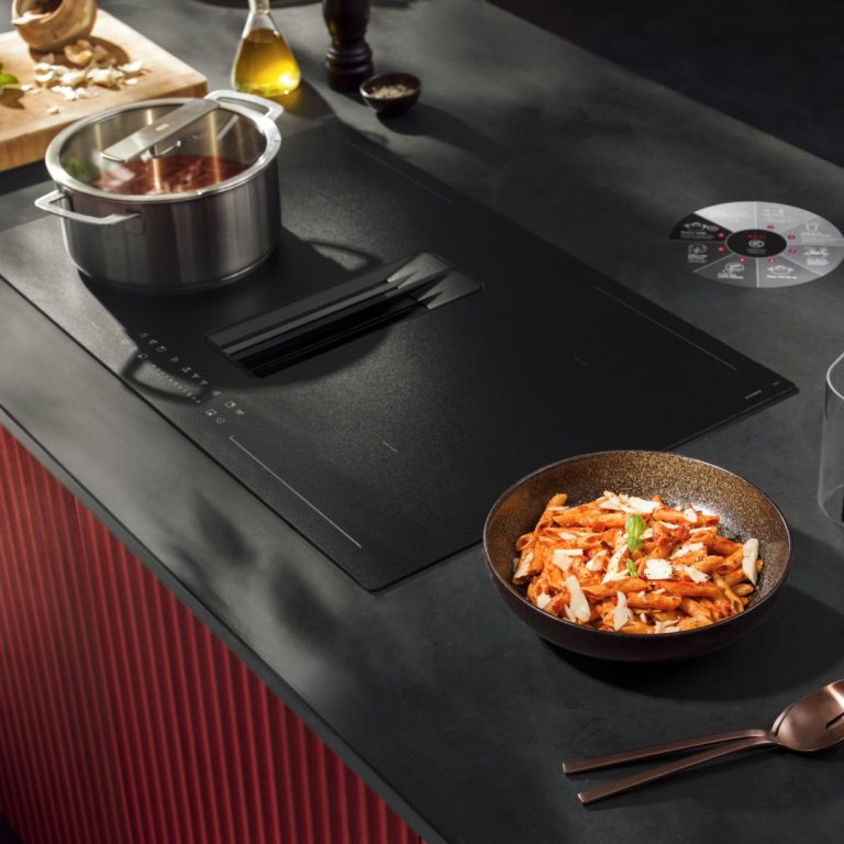 01_AEG 7000 XTM OnePot Pasta Result_Lifestyle Image