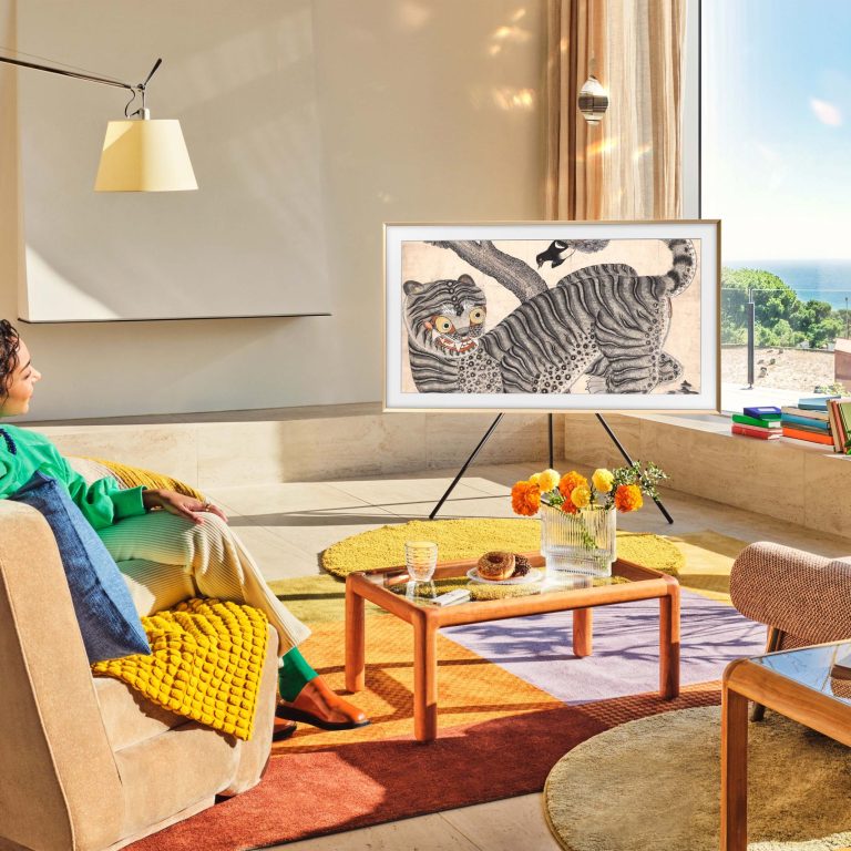 2025_the_frame_tiger_and_magpie