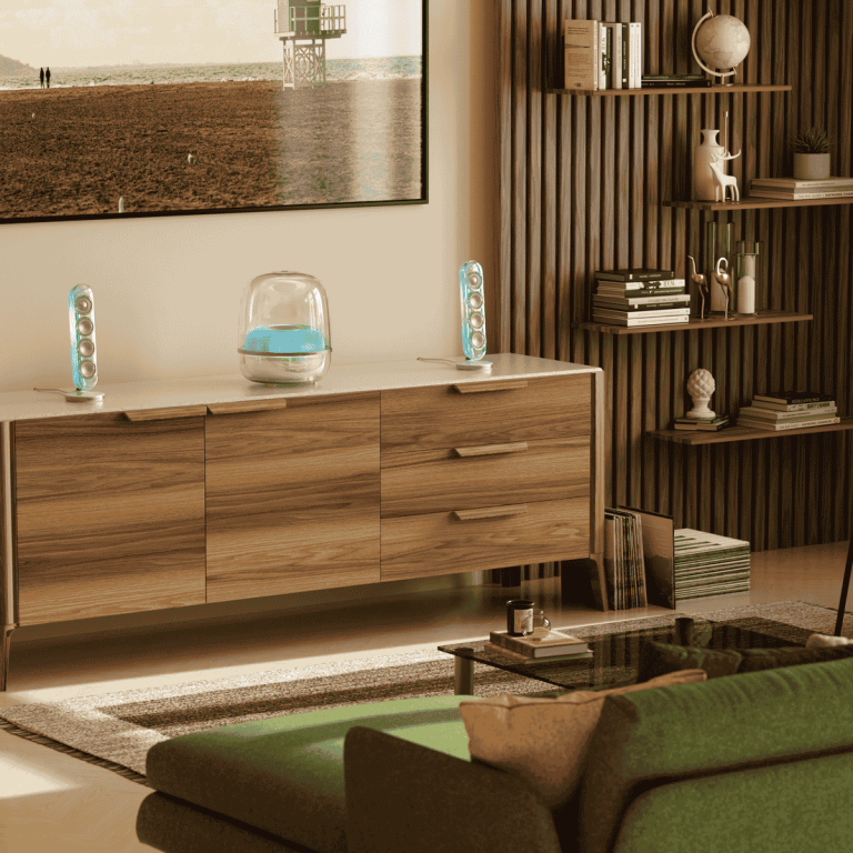 LS_HK_SoundSticks-5_Lifestyle-Image_Lounge_Aurora