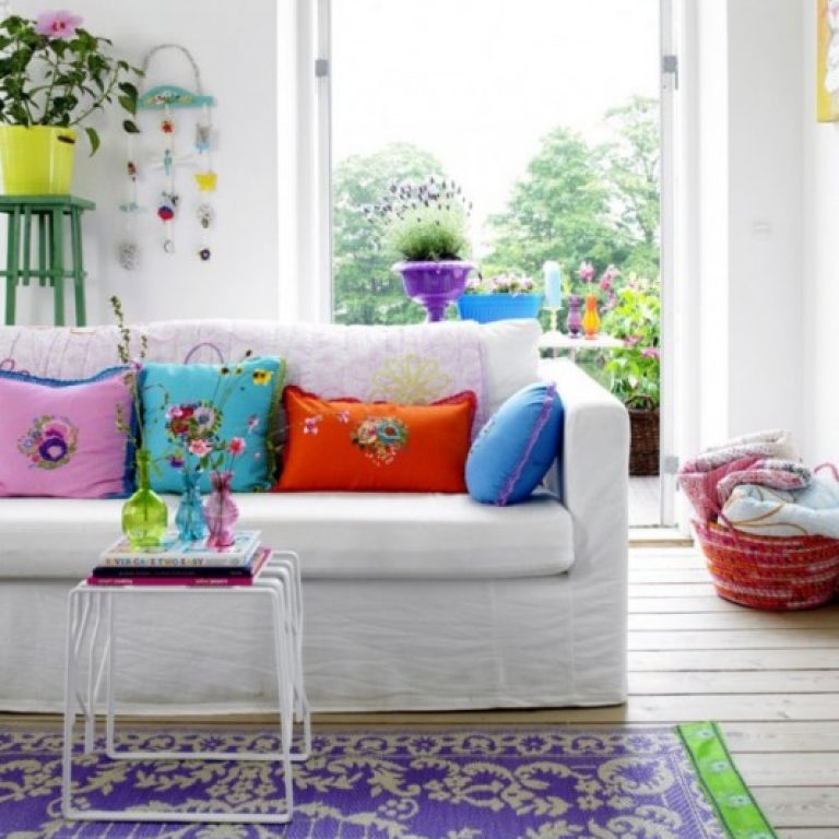 color-pillows-carpet-533x550