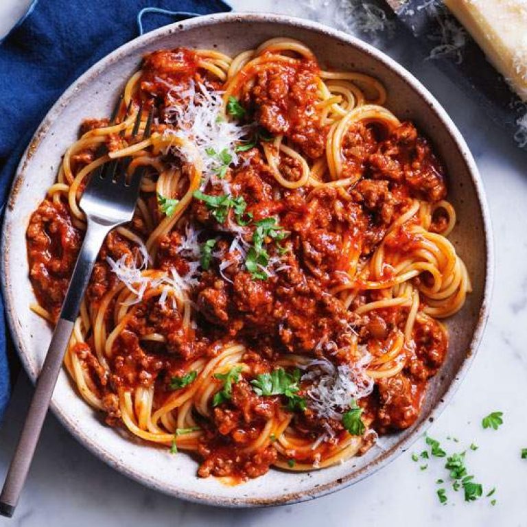 curtis-stones-spaghetti-bolognese.jpg