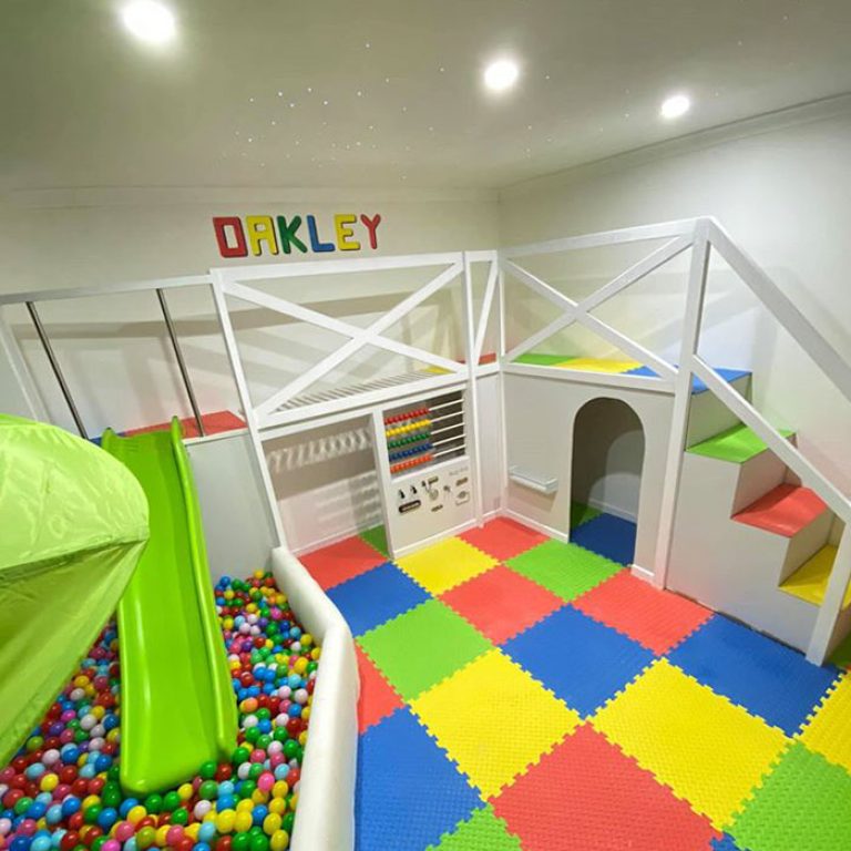 dad-transforms-living-room-into-son-playroom-5-5e1d75bcc5cd7__700