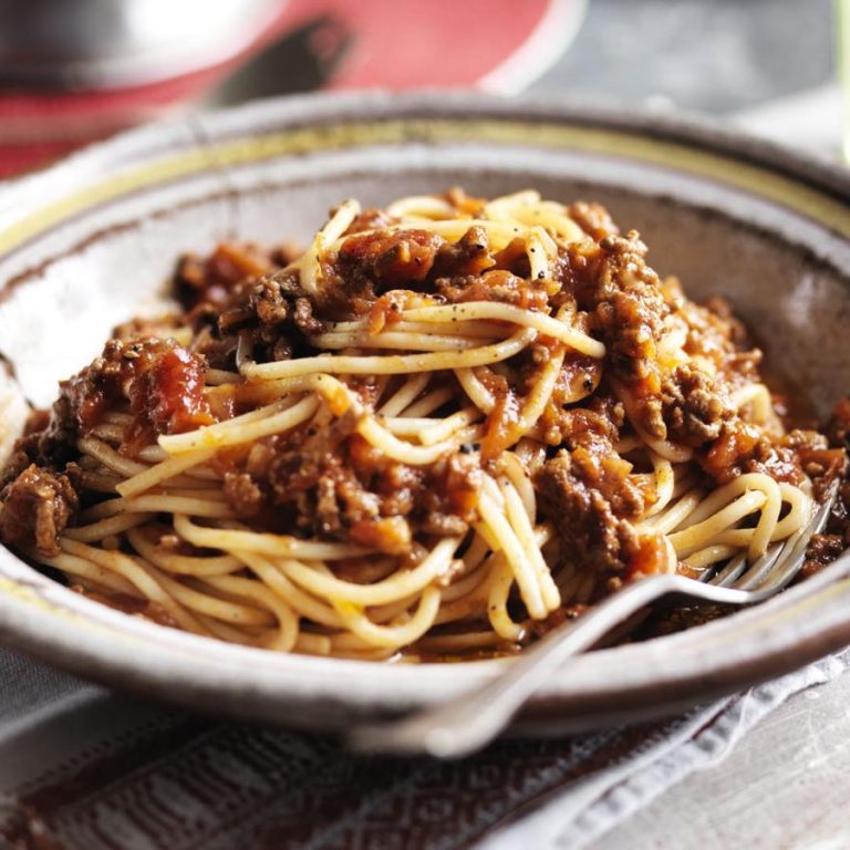 easy_spaghetti_bolognese_93639_16x9