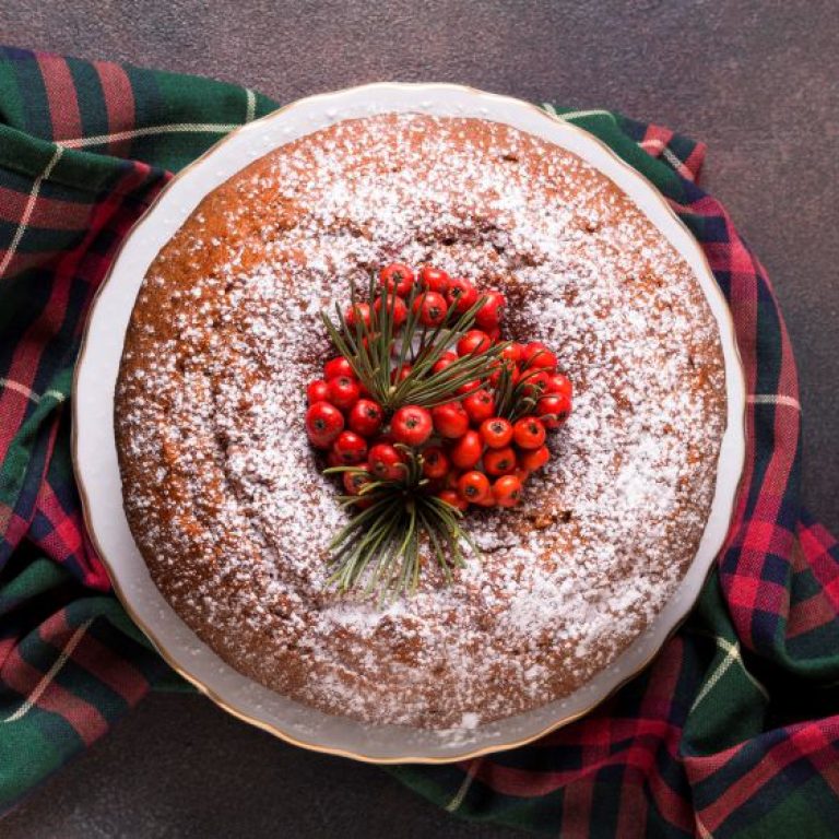 flat-lay-christmas-cake-with-red-berries