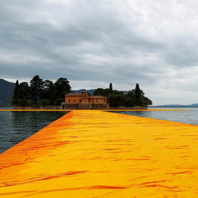 floating-piers-christo-italy-today-160617-02_a169130a88747769736d2f5524bf4668.today-ss-slide-desktop