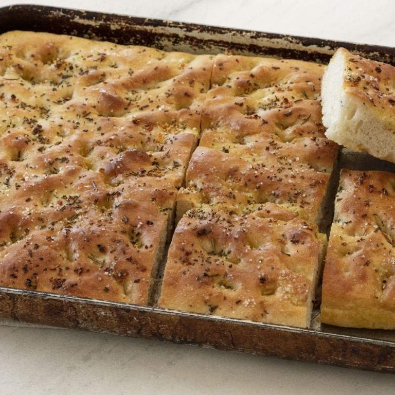 focaccia_with_garlic_and_35777_16x9