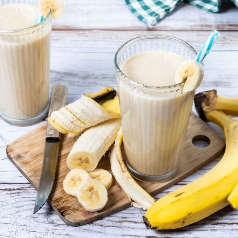 fresh-banana-smoothie-white-wooden-table (1)