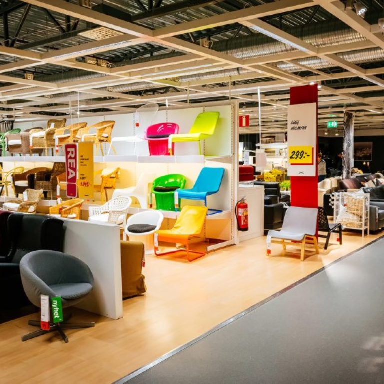 ikea-showroom01-889x563