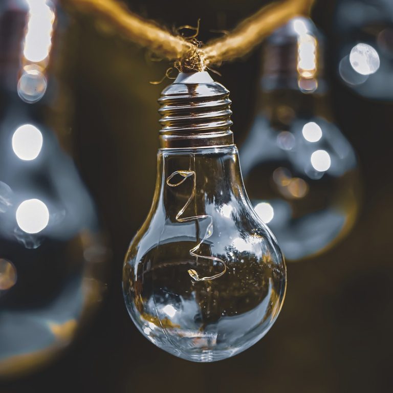 lightbulb-gc136f2700_1280