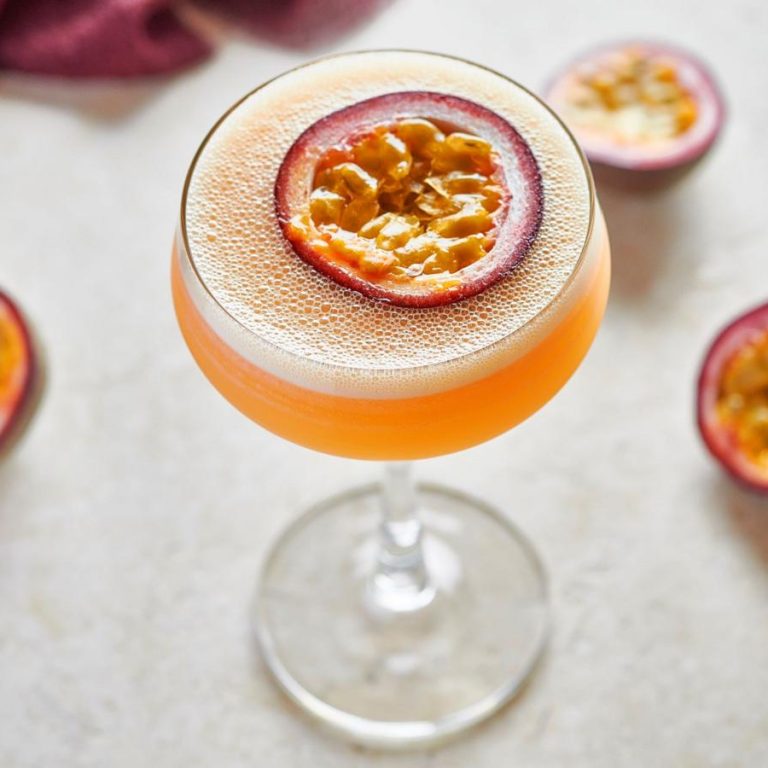 passionfruit_martini_29979_16x9