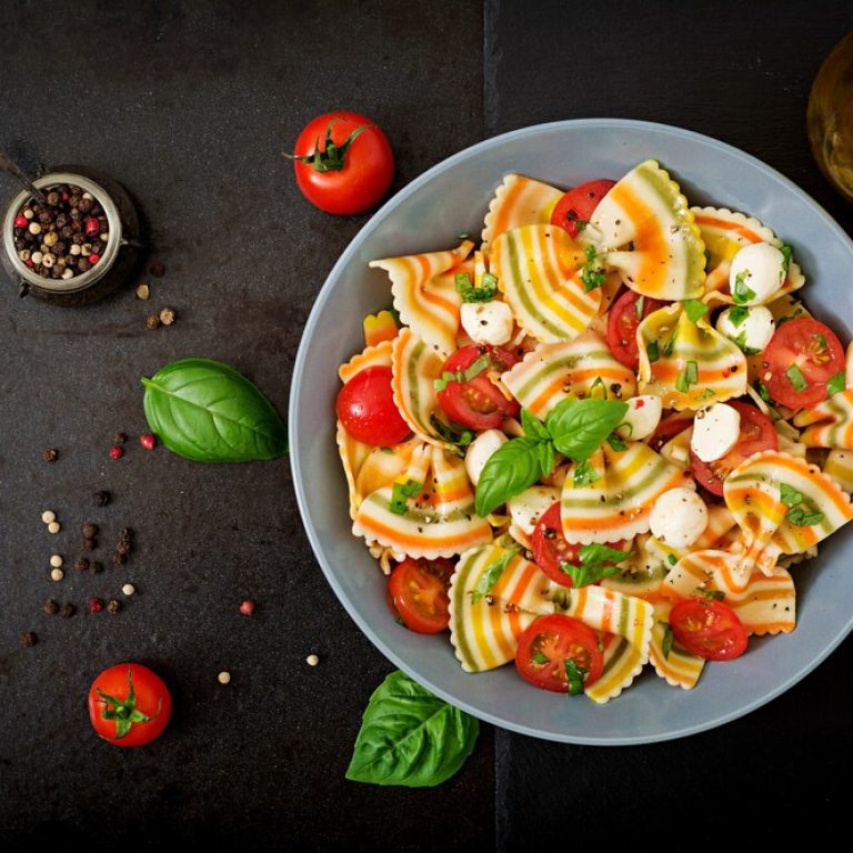pasta-colored-farfalle-salad-with-tomatoes-mozzarella-basil_2829-14376