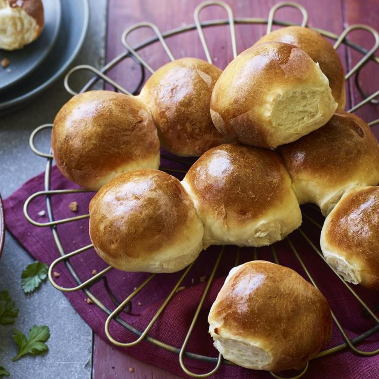 pav_bread_rolls_01569_16x9