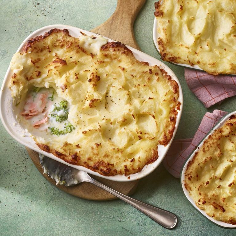 salmon_and_broccoli_pie_23217_16x9