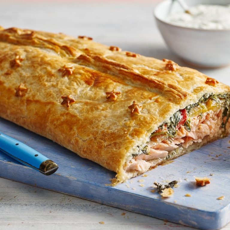 salmon_en_croute_with_01965_16x9
