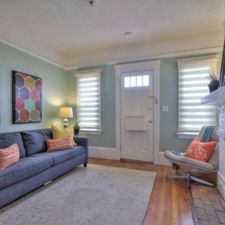 small-san-francisco-home-living-room-2