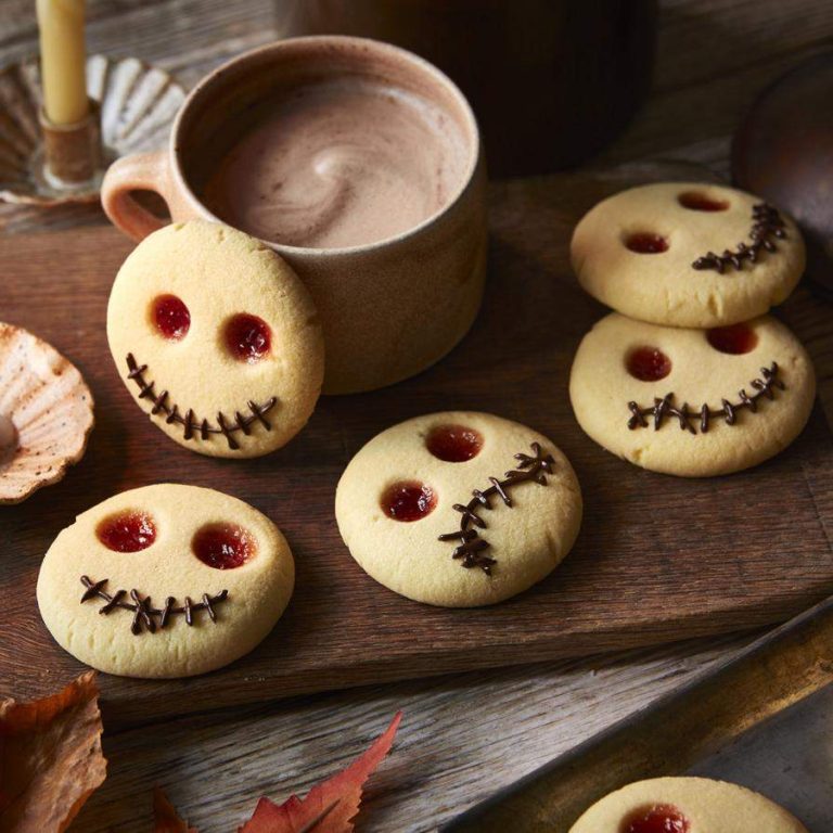 spooky_skeleton_cookies_58229_16x9
