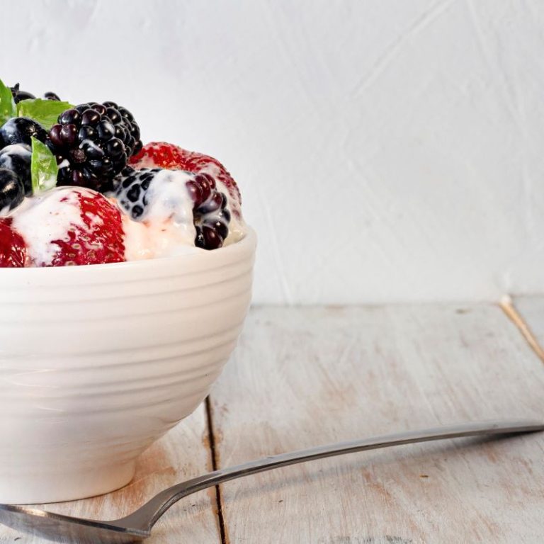 tasty-strawberry-blackberry-yogurt