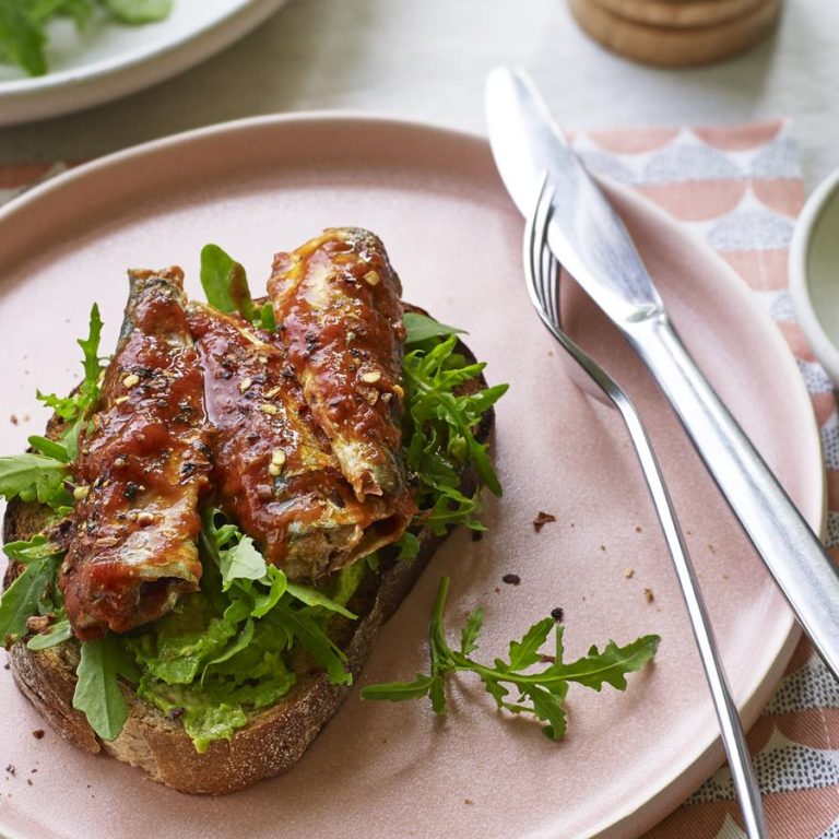 tinned_sardines_on_toast_64022_16x9