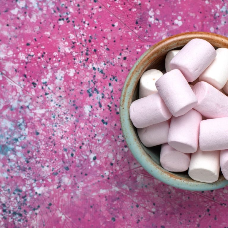top-closer-view-sweet-delicious-marshmallows-little-formed-inside-round-pot-pink-desk