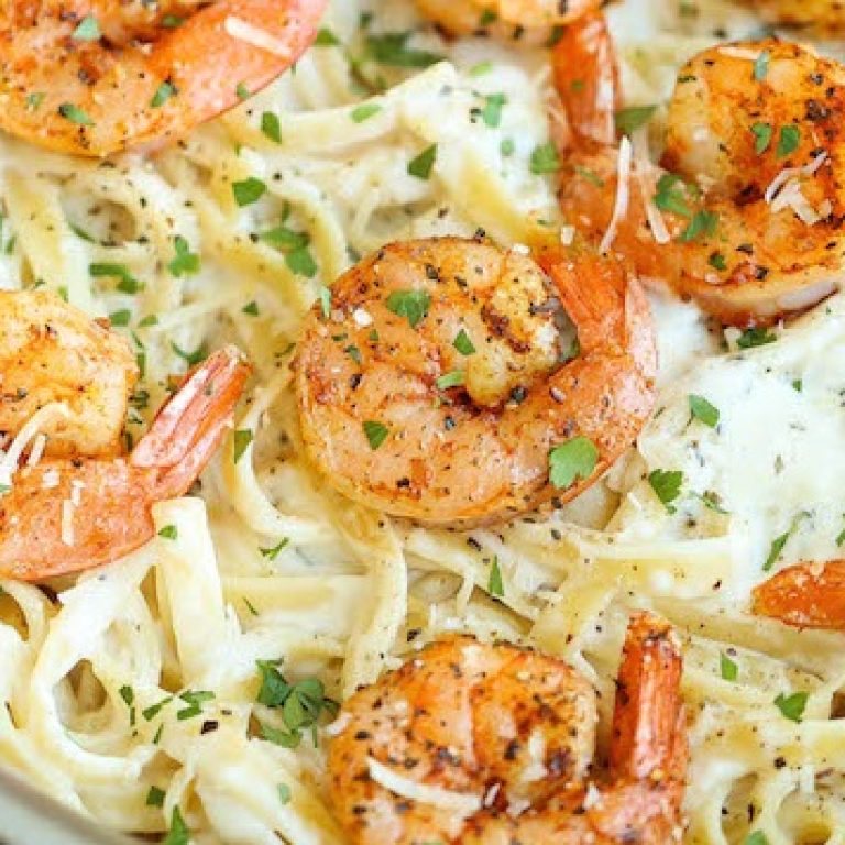 Γαριδομακαρονάδα με λευκή σάλτσα