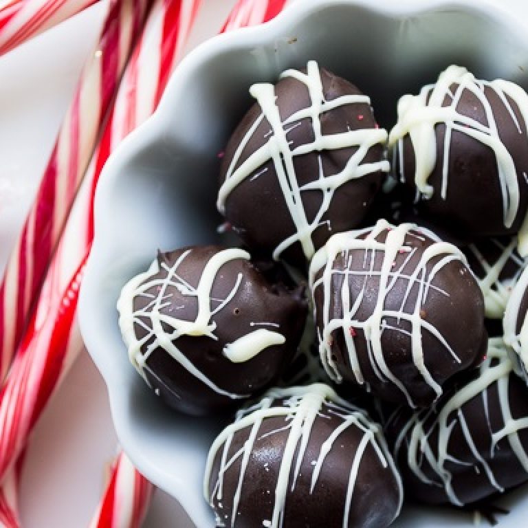 Εύκολες τρούφες σοκολάτας με μέντα