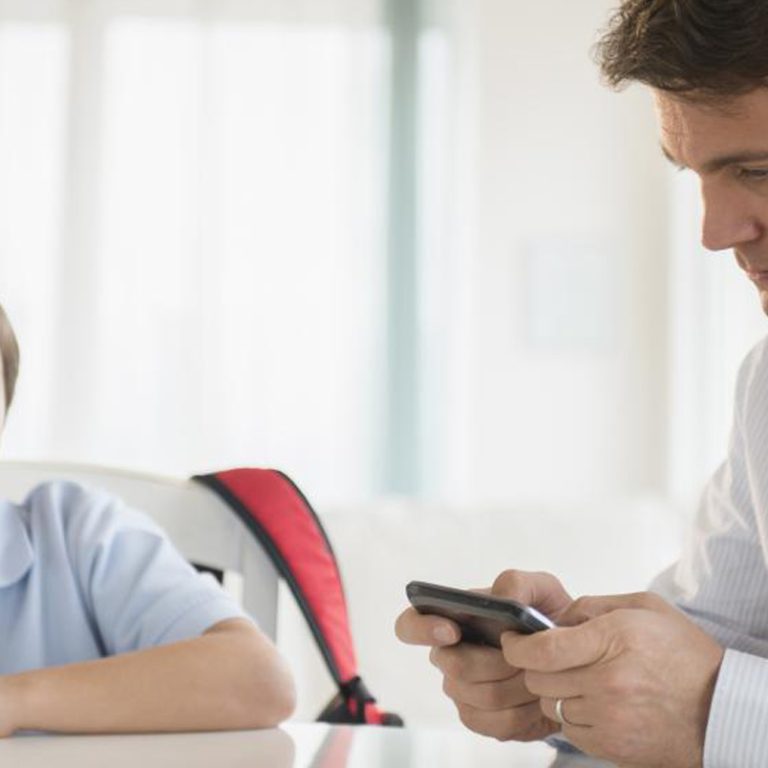 παιδί γονεις smartphone (1)